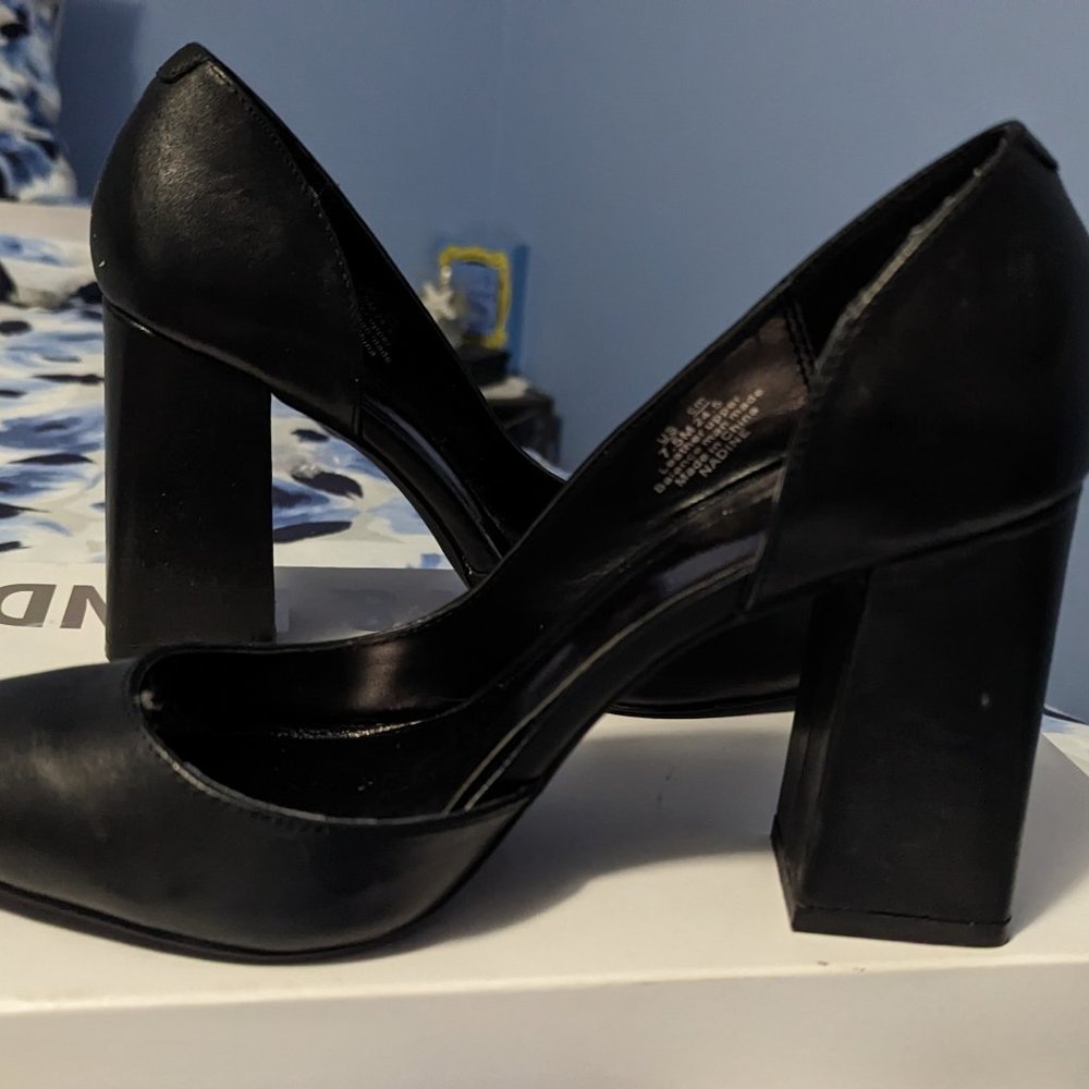 Women's black pump/ heel